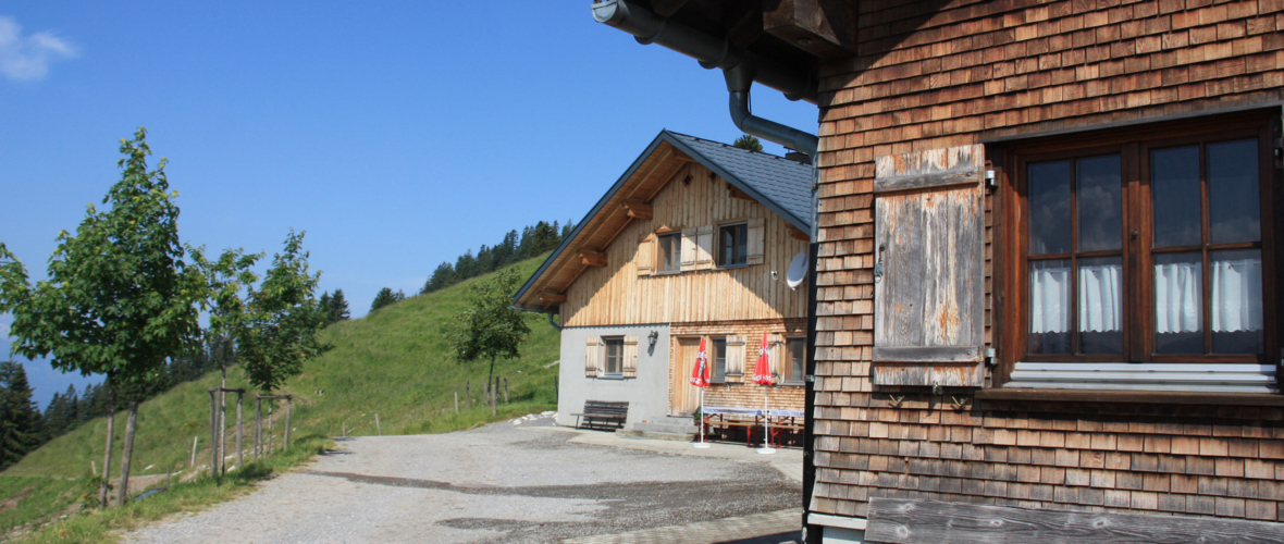 Herstellung von Käse auf der Alpe Schönenmann Herstellung von Käse auf der Alpe Schönenmann