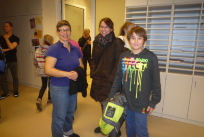 Schüler und Eltern im Lehrerzimmer der MS Kirchdorf Schüler und Eltern im Lehrerzimmer der MS Kirchdorf