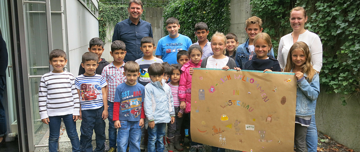 Übergabe Spende Kinderflohmarkt Übergabe Spende Kinderflohmarkt