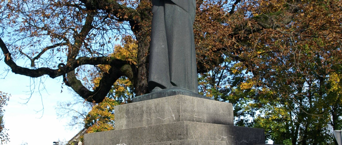 Kriegerdenkmal heute  Foto Helmut Gassner