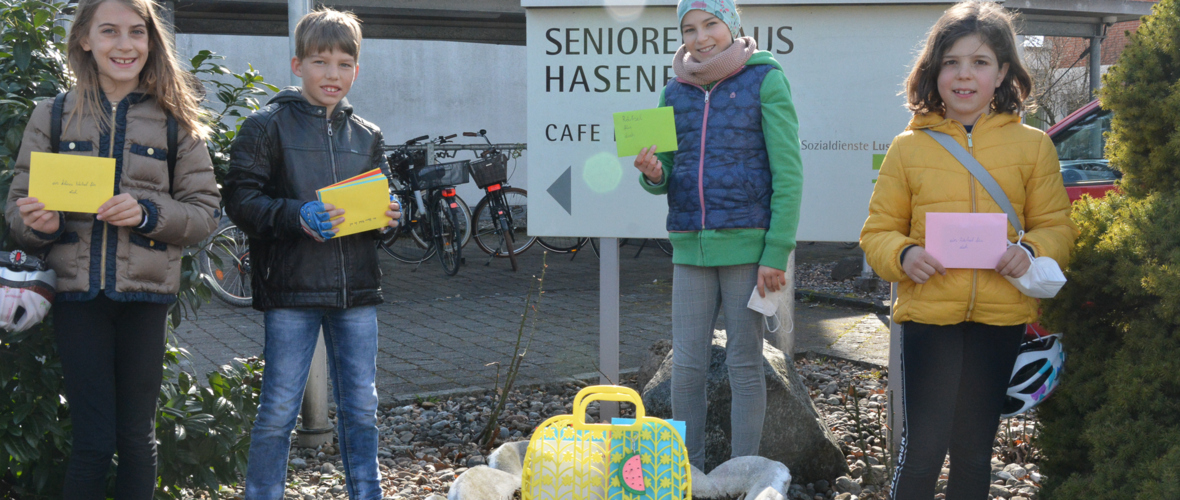 Foto 1 Übergabe beim Seniorenhaus Hasenfeld