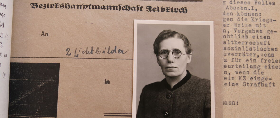 2 groß Foto im Fürsorgeakt