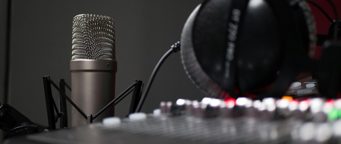 microphone-4272176_1280