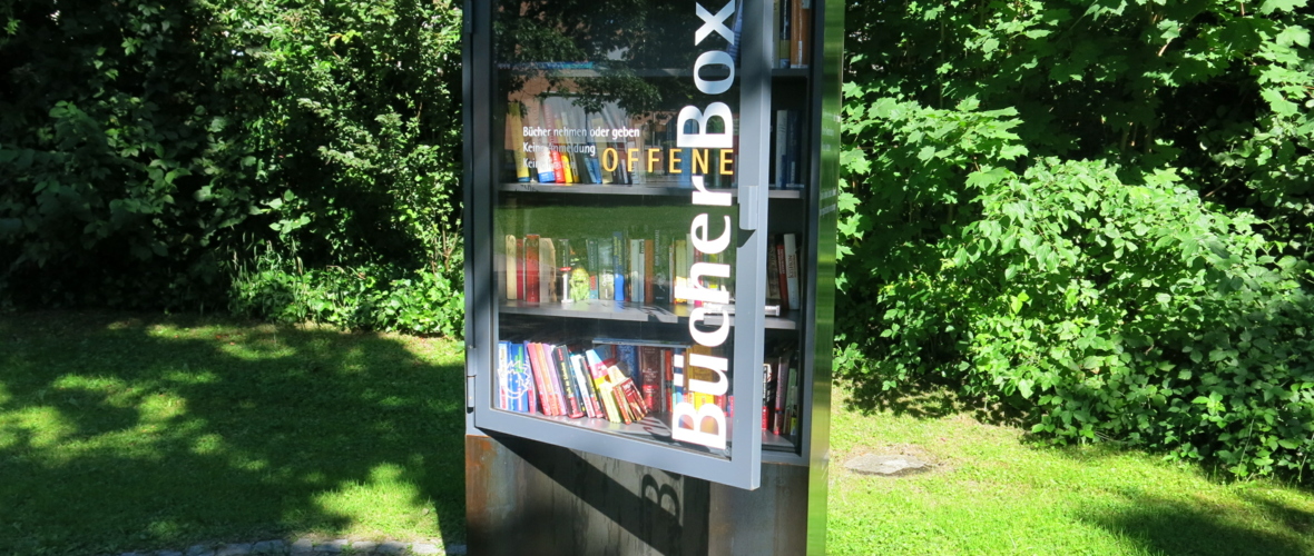 Offene Bücherbox Hasenfeld Park