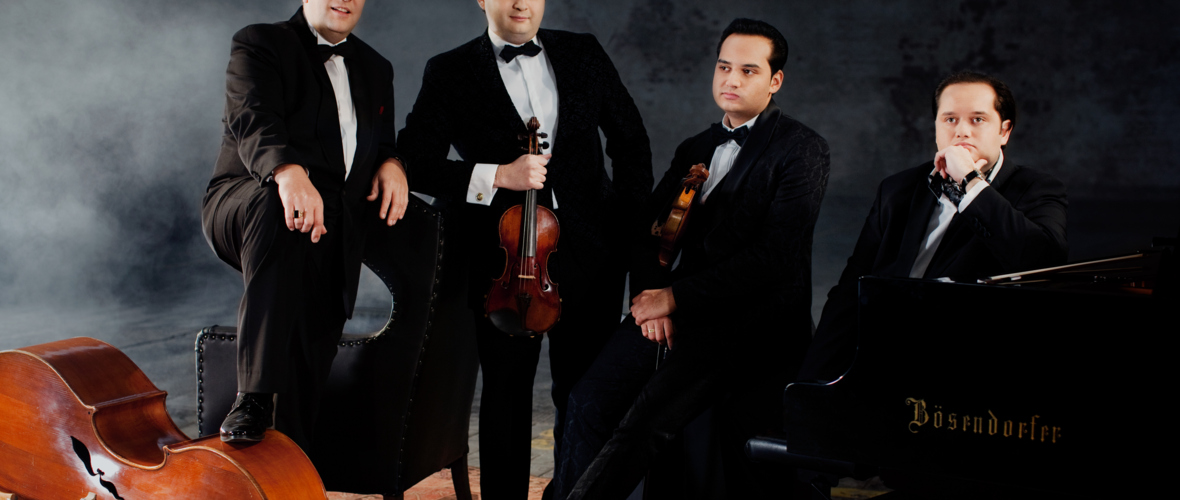 Janoska Ensemble_Photo#2_JuliaWesely Janoska Ensemble_Photo#2_JuliaWesely