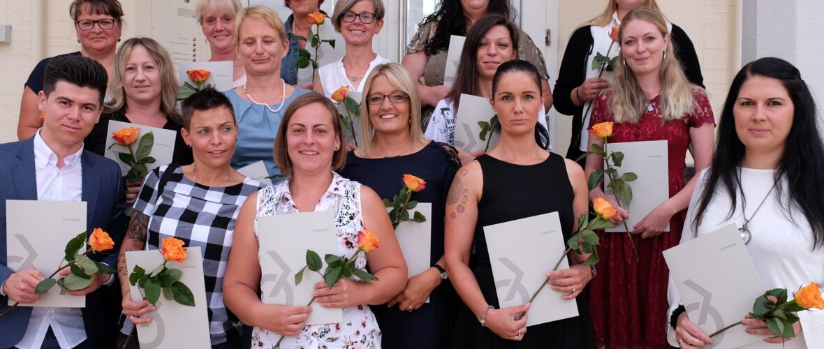 Absolventen Heimhilfe Gruppenfoto 