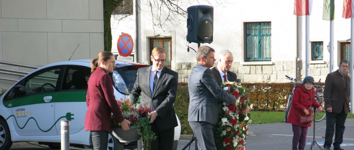 Kranzniederlegung bei der Gedenkfeier