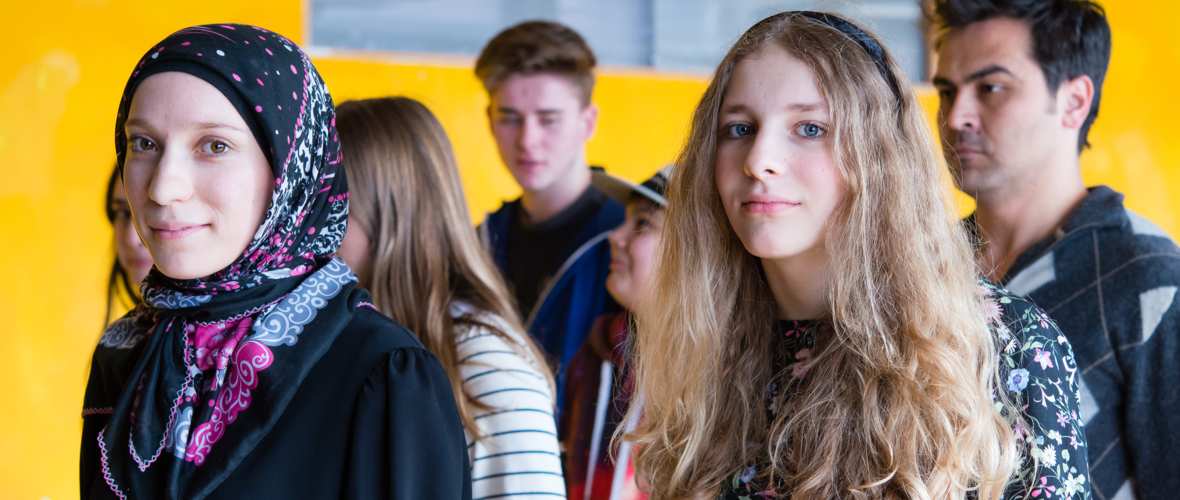 "Kindsein ist kein Zuckerschlecken" - Ein Generationentheaterprojekt