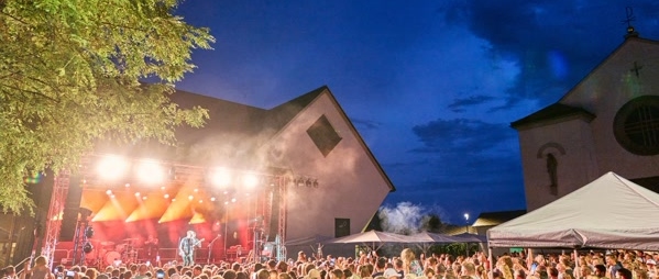 Sommer am Platz Thorsteinn Einarsson_2022@Miro Kuzmanovic80 (1)