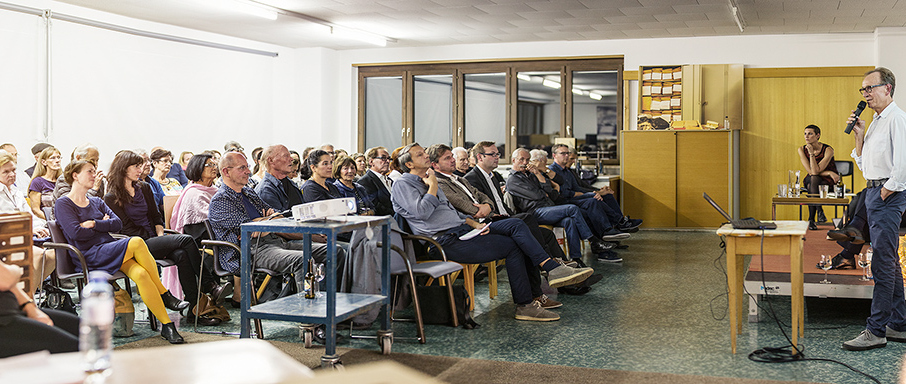 Neupräsentation Stickerei