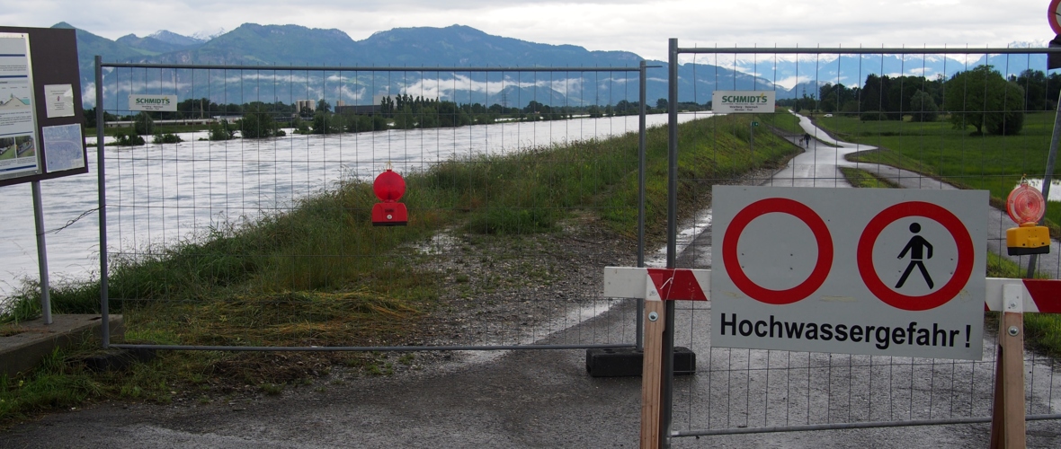 Hochwasser - Absperrung Rhein