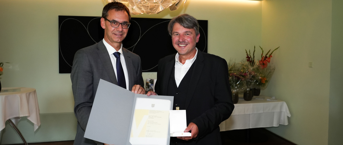 Foto1_VerdienstzeichenKurtFischer