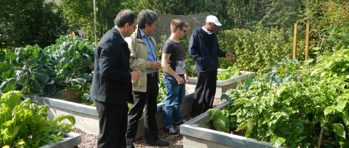 Klimanbündnis-Gäste besichtigen Garten