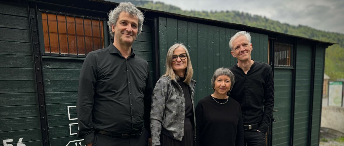 BIENVENUE AU SALON! Pforte Salon zu Gast