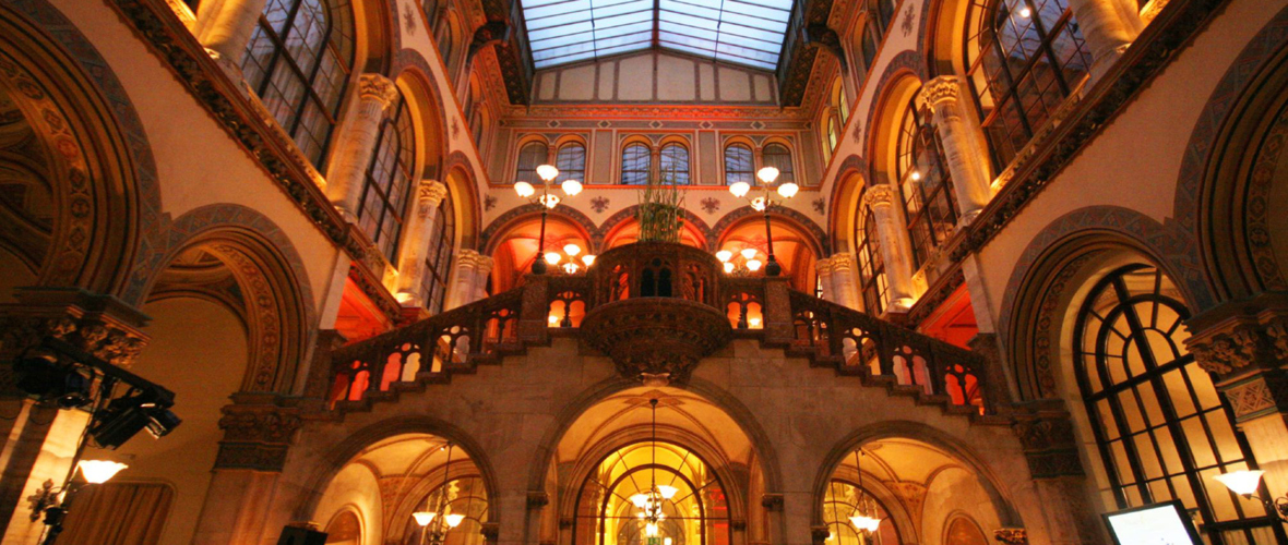Arkadenhof_im_Palais_Ferstel_quer Arkadenhof_im_Palais_Ferstel_quer