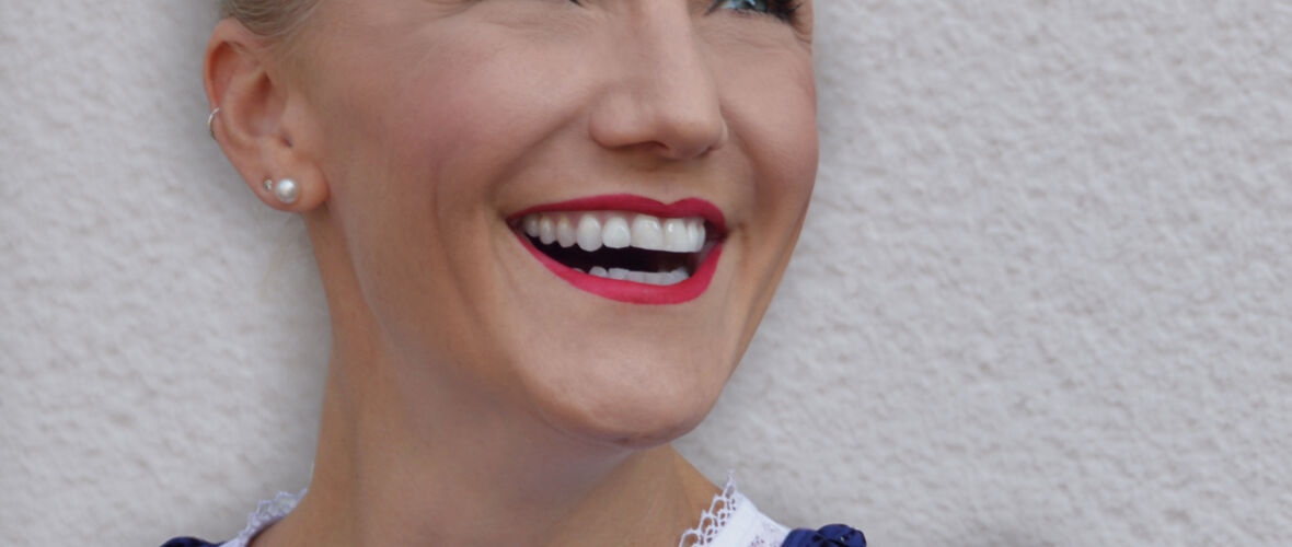 Portraitfoto_Ingrid Hofer_Du kascht meor uf d Kilbi kau