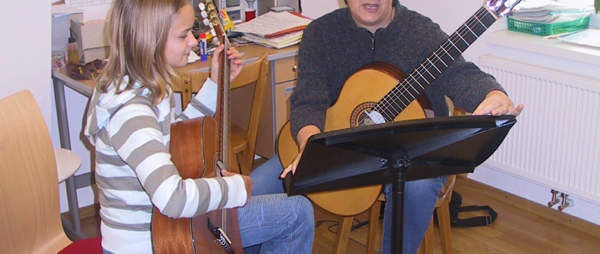 gitarre-mit-lehrerin-1.jpg