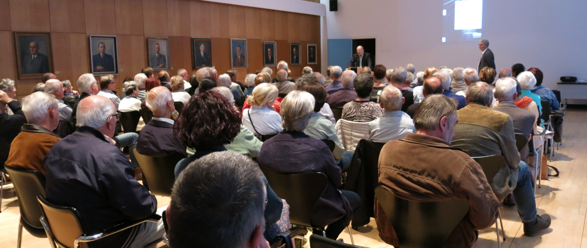 Voller Rathaussaal beim Archivgespräch