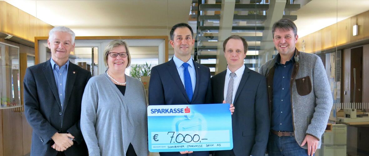 Sparkasse spendet fürs Hilfswerk