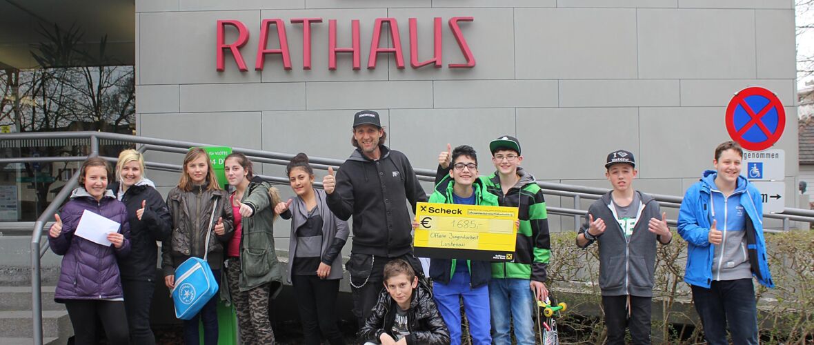 Übergabe des Spendenschecks