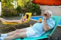 1 Marija (Emilia Schüle) und Curt (Günther Maria Halmer) ,im Italienurlaub' - Copyright Zieglerfilm Baden-Baden  van Maly