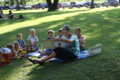 Vorlesen am Spielplatz Wiesenrain