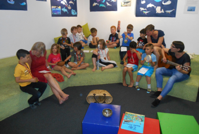 Gemeinsames Musizieren beim Bibliothekslied