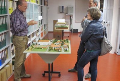 Archiv: Wolfgang Scheffknecht mit Besuchern Archiv: Wolfgang Scheffknecht mit Besuchern