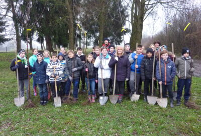 MS Hasenfeld pflanzt Bäume im GH Heidensand