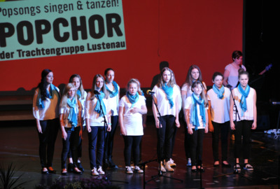 Popchor bei der Muttertagsaufführung Popchor bei der Muttertagsaufführung
