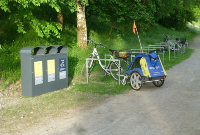 Abfallsysteme und Radabstellanlage Abfallsysteme und Radabstellanlage