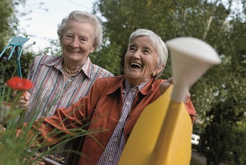 Zwei ältere Frauen Zwei ältere Frauen