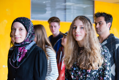 "Kindsein ist kein Zuckerschlecken" - Ein Generationentheaterprojekt "Kindsein ist kein Zuckerschlecken" - Ein Generationentheaterprojekt