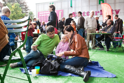 Picknick auf der grünen Wiese