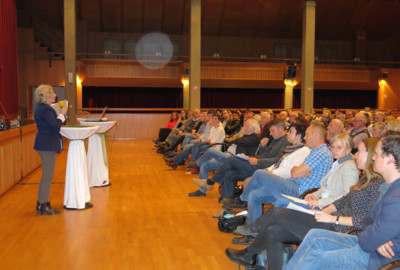 Katharina Wiesflecker informiert Katharina Wiesflecker informiert