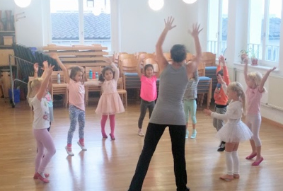 Kreativer Kindertanz MS Saal Kreativer Kindertanz MS Saal