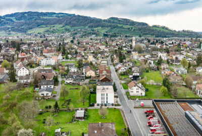 Neudorfstraße mit Feuerwehrhaus (Lukas Hämmerle, Thomas Holzer)