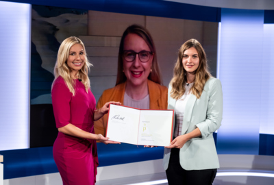 Übergabe Nina Kraft & Edita Dragolj_2020@Bundesministerium Digitalisieru... Übergabe Nina Kraft & Edita Dragolj_2020@Bundesministerium Digitalisieru...