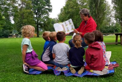 Vorlesen am Wiesenrain
