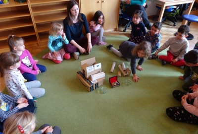 KIGA Augarten: "Spielzeugfreier Kindergarten" - ein Projekt KIGA Augarten: "Spielzeugfreier Kindergarten" - ein Projekt