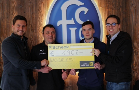 Foto 1 Spende FC Nachbar in Not
