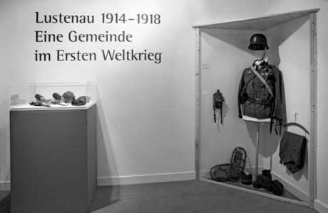 Uniformbild_Aufgang_SW