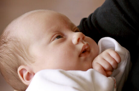 Geburt - Baby im Arm