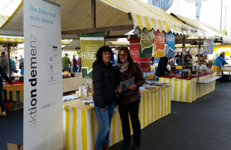 Informationen rund um das Thema "Betreuung und Pflege" beim Infostand