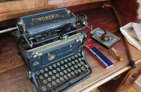 Objekte (105) Schreibmaschine