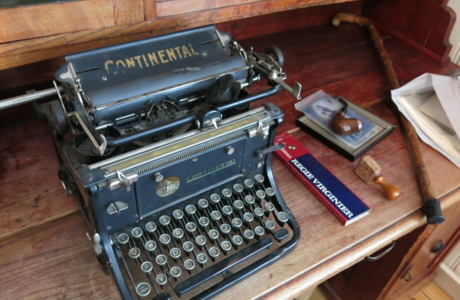 Objekte (105) Schreibmaschine