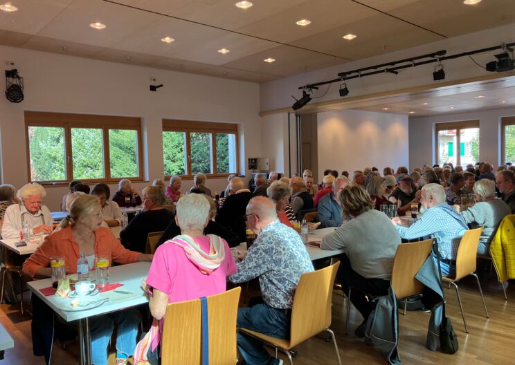 50plus-Preisjassen brachte 2000 Euro für das Rote Kreuz