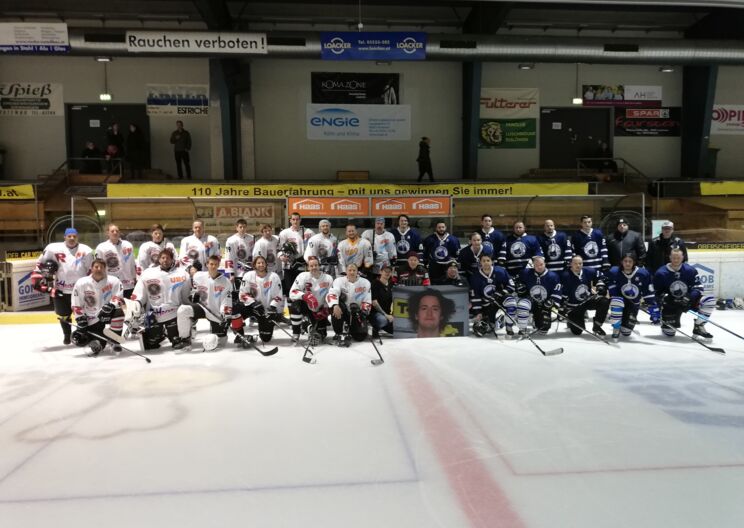 Spielend helfen beim Eishockey-Hobbycup