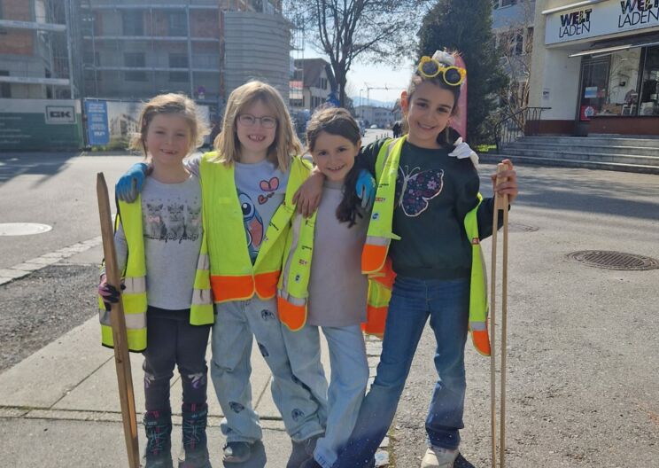 Schülerinnen und Schüler unterwegs für eine saubere Umwelt