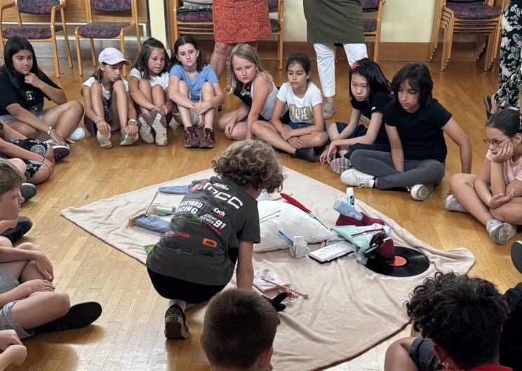 Zeitreise ins Herz – Wie Kinder Demenz begegnen